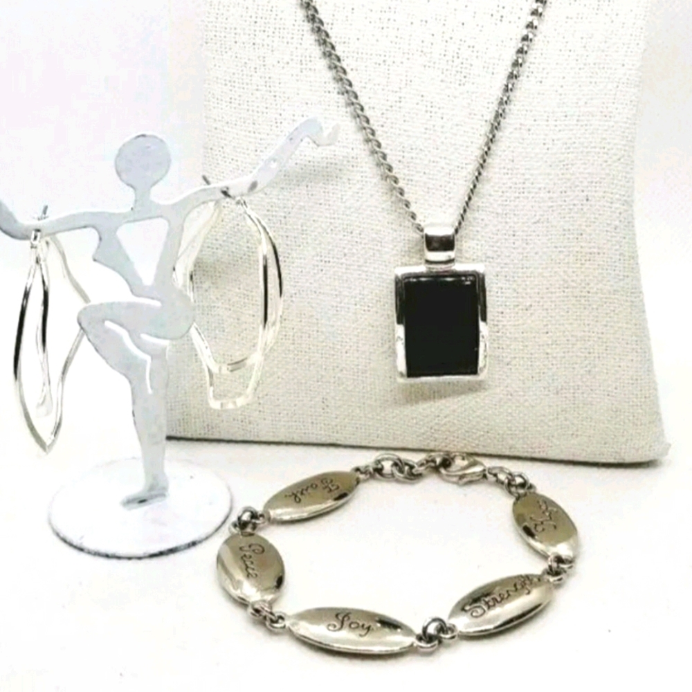 Necklace Lot of Jewelry